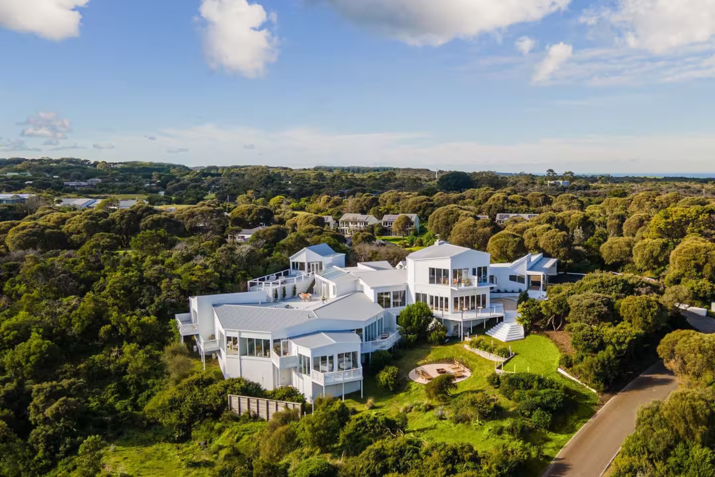 The Cape Retreat: Ultimate Australian Indulgence with Panoramic Bay Views