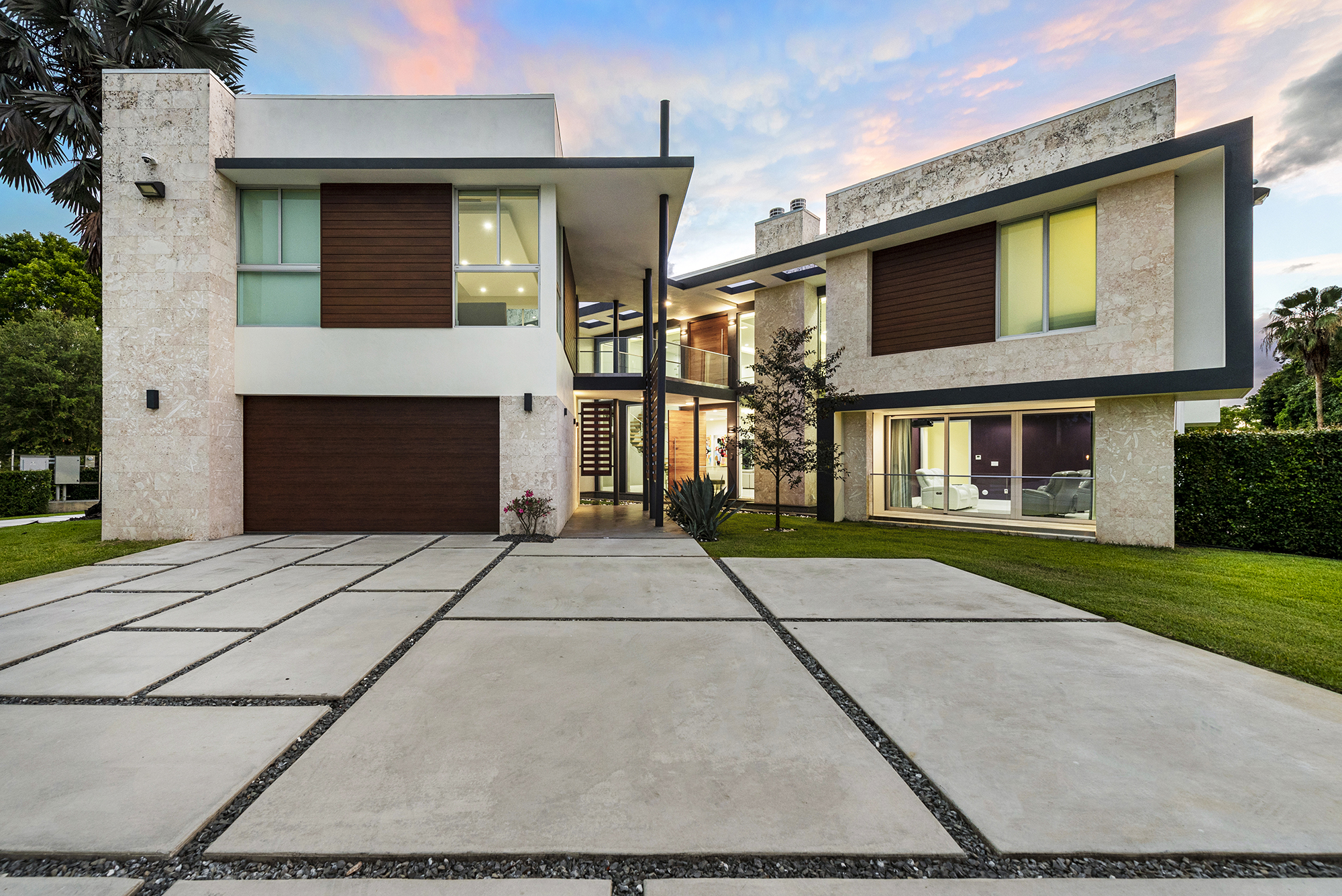 Luxury Miami Villa with Private Pool & Expansive Grounds